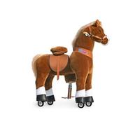 Poney marron avec sabots blanc