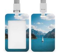 Porte-badge avec inscription « Mountains in The Distance Above The Lake » - Imprimé vertical - Convient pour bureau, école, carte d'identité, carte de proximité, permis de conduire et laissez-passer