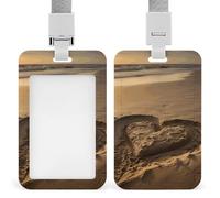 Porte-badge vertical à motif cœurs dessinés sur la plage, avec cordon et pinces amovibles pour étiquettes nominatives. Fenêtre pour carte d'identité incluse. Convient aux bureaux d'enseignants.