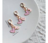Porte-clés à la mode et mignon en forme de cœur avec lettre de A à Z, avec mousqueton, pendentif en forme de cœur et porte-clés créatif avec lettre. Convient pour décorer divers sacs, sacs à dos, clés