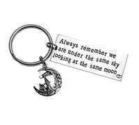 Porte-clés avec inscription « Always Remember We Are Under The same Sky Looking at The same Moon Friends » blanc