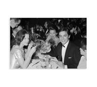 Poster sur toile Alain Delon et Romy Schneider au dîner de 1959 - Décoration murale pour salon, chambre à coucher - Style sans cadre - 60 x 90 cm