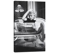 Posterlounge Marilyn Monroe lisant le journal Tableau sur toile de Celebrity Collection 20 x 30 cm Noir et blanc Tableaux Décoration murale