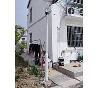 Poteau Universel pour caméra de sécurité extérieure avec Paratonnerre et Bras de Fixation, adapté à la Surveillance des Chantiers de Construction.