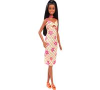 Poup e Barbie Fashionistas n 233 aux cheveux noirs portant une robe midi carreaux orange et rose avec collier et sandales