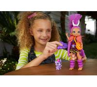 Poupée Cave Club Roaralai (25 cm), poupée de mode préhistorique avec dinosaure domestique