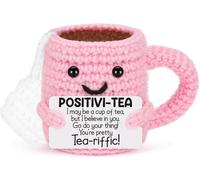 Poupée en verre à thé rose au crochet - Ornement tricoté à la main avec carte positive | Drôle de figurine de décoration de thé pour un soutien émotionnel & comme cadeau