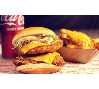 Pour 1 personne : burger du jour avec frites et boisson