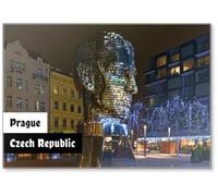 Prague, République tchèque. Tête de Franz Kafka, une sculpture cinétique extérieure par le sculpteur tchèque David Cerny. La sculpture a été dévoilée sur, aimant de réfrigérateur
