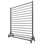 Présentoir à roulettes robuste en acier pour rouleaux de tissu, avec barre de suspension réglable. Idéal pour le rangement de bobines de vinyle, films adhésifs et emballages. Parfait pour un