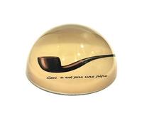 Presse papier Ceci n'est pas une pipe par Magritte