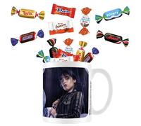 PRO DISTRI MERCREDI ADDAMS - Mug garni d'un assortiment de 15 chocolats Célébrations, DAIM, KINDER - LICENCE OFFICIELLE - COFFRET CADEAU ORIGINAL