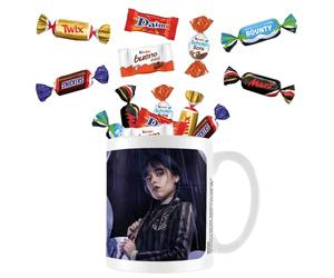 PRO DISTRI MERCREDI ADDAMS - Mug garni d'un assortiment de 15 chocolats Célébrations, DAIM, KINDER - LICENCE OFFICIELLE - COFFRET CADEAU ORIGINAL