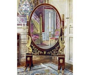 Psyché et lit de Napoléon le premier au château de Compiegne France dans le style du Premier Empire. From The Book of Decorative Furniture : Its Form Colour & History Volume One par Edwin Foley publié
