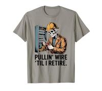 Pullin Wire Til I Retire Design Amusant pour la Retraite d'électricien T-Shirt