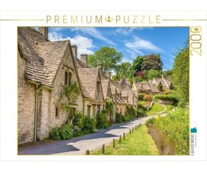 Puzzle · Arlington Row à Bibury, dans Les Cotswolds, dans Le | Gloucestershire, en Angleterre · Célèbres petites maisons de… · 2000 pièces · Format assemblé 90 × 67 cm · CALVENDO Puzzle