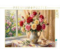 Puzzle · Bouquet de Roses Romantique avec Un Rosier en Fleurs, Vue Depuis | la fenêtre · Un somptueux bouquet de roses à l'intérieur, avec… · 2000 pièces · Format assemblé 90 × 67 cm · CALVENDO Puzzle