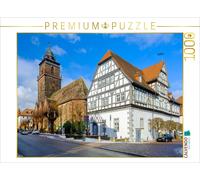 Puzzle · Bahnhofstraße avec la mairie et l'église | 1000 pièces · Format assemblé 64 × 48 cm · CALVENDO Puzzle
