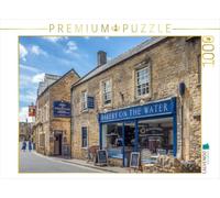 Puzzle · Centre Historique de Bournton-on-The-Water, dans Les Cotswolds | dans le Gloucestershire, en Angleterre · Une boulangerie… · 1000 pièces · Format assemblé 64 × 48 cm · CALVENDO Puzzle
