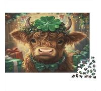 Puzzle de 1000 pièces « Vache de la Saint-Patrick » en Carton 100% recyclé, représentant Une Vache des Highlands avec Un trèfle. Un défi Impossible et Un Cadeau Amusant ! Dimensions : 52 x 38 cm.