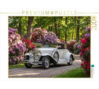Puzzle · Duesenberg Model J Convertible Coupé (États-Unis, 1929-1935) sur | une allée bordée de magnifiques rhododendrons · Une icône améri… · 2000 pièces · Format assemblé 90 × 67 cm · CALVENDO Puzzle