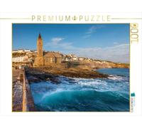 Puzzle · Église « Kirche am Kai » à Porthleven, en Cornouailles, en | Angleterre · Tour horloge historique en granit, au bord de… · 1000 pièces · Format assemblé 64 × 48 cm · CALVENDO Puzzle