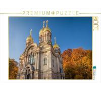 Puzzle · Église orthodoxe Russe située sur Le Neroberg à Wiesbaden, en | Hesse · Cinq coupoles dorées brillent au-dessus d'une forêt… · 1000 pièces · Format assemblé 64 × 48 cm · CALVENDO Puzzle