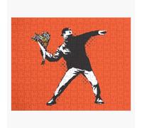 Puzzle en bois Graffiti de Banksy Manifestation anarchiste jetant des fleurs Lanceur Faites de l'art, pas la guerre contre l'orange HD BOUTIQUE EN LIGN 300 pièces 38x26 cm jouet décoration mura