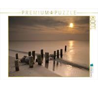 Puzzle · Épis sur la côte de la mer Baltique au Coucher du Soleil | Des épis sur la côte de la mer Baltique à la lumière du coucher… · 1000 pièces · Format assemblé 64 × 48 cm · CALVENDO Puzzle