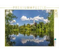 Puzzle · Étang dans Le Parc du château de Bad Homburg vor der Höhe, en | Hesse · L'étang idyllique du château reflète le donjon… · 1000 pièces · Format assemblé 64 × 48 cm · CALVENDO Puzzle