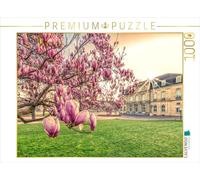 Puzzle · Floraison de Magnolias sur la Place du château de Stuttgart | Un magnolia en fleurs sur la place du château de Stuttgart au… · 1000 pièces · Format assemblé 64 × 48 cm · CALVENDO Puzzle