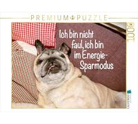 Puzzle · Je ne suis Pas Paresseux, Je suis en Mode économie d'énergie | Mops fait une sieste sur le canapé et ronfle · 1000 pièces · Format assemblé 64 × 48 cm · CALVENDO Puzzle