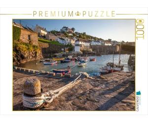 Puzzle · Le Petit Port de Coverack, péninsule de Lizard, Cornouailles | Angleterre · Des bateaux de pêche traditionnels devant la jetée… · 1000 pièces · Format assemblé 64 × 48 cm · CALVENDO Puzzle