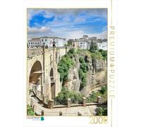 Puzzle · Le Ponte Nueva, avec Vue sur Le Quartier situé en Face | Perchée sur un plateau rocheux, la pittoresque ville de Ronda… · 2000 pièces · Format assemblé 90 × 67 cm · CALVENDO Puzzle