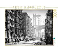 Puzzle · New York d'antan : Les Rues Pike et Henry, à Manhattan, 1936 | Des immeubles d'habitation surpeuplés, aux allures de refuges… · 2000 pièces · Format assemblé 90 × 67 cm · CALVENDO Puzzle