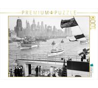 Puzzle · New York Historique : la Ligne d'horizon de Manhattan Vue Depuis | un ferry, 1936 · Les passagers, depuis le pont du bateau… · 1000 pièces · Format assemblé 64 × 48 cm · CALVENDO Puzzle