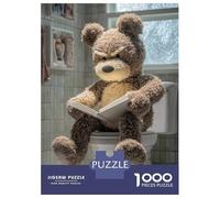 Puzzle pour Adolescents 1000 Pièces Grumpy Teddy Bear Reading on Toilet Puzzle pour Adultes Jouet Décoration Murale Course De Vitesse Manuelle Défi Éducatif 52x38cm/1000pcs