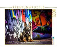 Puzzle · Un Berger Allemand est couché près d'un Mur Couvert de Graffitis | 1000 pièces · Format assemblé 64 × 48 cm · CALVENDO Puzzle