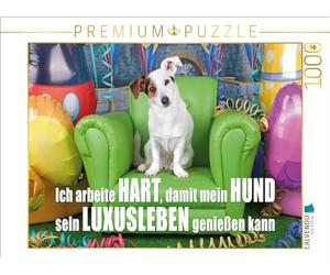 Puzzle · Un Jack Russell Terrier est Assis sur Un Fauteuil en Cuir Vert et | regarde la caméra avec curiosité · Je travaille dur pour que… · 1000 pièces · Format assemblé 64 × 48 cm · CALVENDO Puzzle