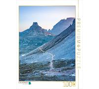 Puzzle · Vue du Paternsattel vers Le Refuge Dreizinnen Juste Avant Le Lever | du soleil · Les Dolomites dans les premières lueurs du jour · 1000 pièces · Format assemblé 64 × 48 cm · CALVENDO Puzzle