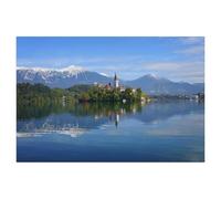 Puzzles 1000 Pièces，Reflet de l’église et des Montagnes dans Le lac de Bled，Enfants Jouet Cadeau Éducatif Intellectuel Décompression Fun Famille Jeu/Halloween Noël Puzzle Cadeau（38x26cm）-AD40