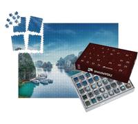 puzzleYOU : Calendrier de l'Avent | « des jonques touristiques flottent Entre des rochers calcaires dans la Baie d'Ha Long, au Vietnam »