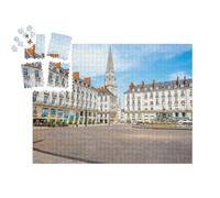 puzzleYOU : Calendrier de l'Avent | « Vue de la Place Royale avec la Fontaine et Le clocher de l'église dans la Ville de Nantes en France »