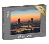 puzzleYOU : Puzzle de 2000 pièces « La Place Bellecour et Les Tours de la Part-Dieu dans la Ville de Lyon, France, à l'aube. »