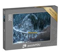 puzzleYOU : Puzzle de 2000 pièces « Le Petit Train Jaune Roule en Hiver, à Mont-Louis, Pyrénées-Orientales, France »