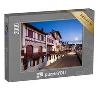 puzzleYOU : Puzzle de 2000 pièces « Maisons labourdines Traditionnelles de Saint de Luz la Nuit, Pays Basque, France »