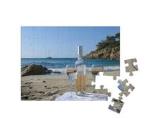 puzzleYOU : Puzzle de 48 pièces « Deux Verres à vin sur Une Plage au Bord de la mer »