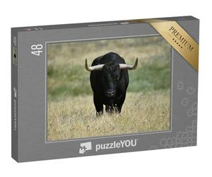puzzleYOU : Puzzle de 48 pièces « Un Taureau Noir avec de Grandes Cornes dans Le Champ »