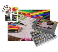 puzzleYOU : Smart Sorted® | Puzzle Photo 1000 pièces « des Fournitures Scolaires sur Une Table en Bois Sombre »
