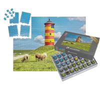 puzzleYOU : Smart Sorted® | Puzzle Photo 1000 pièces « Moutons Devant Le Phare de Pilsumer sur la côte Allemande de la mer du Nord »